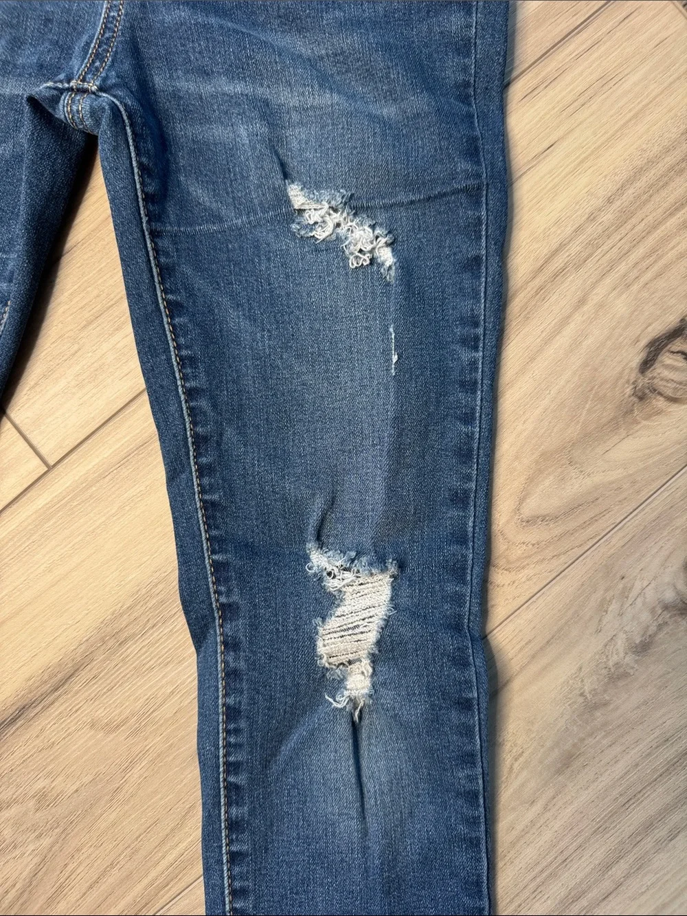 Distressed jeggings